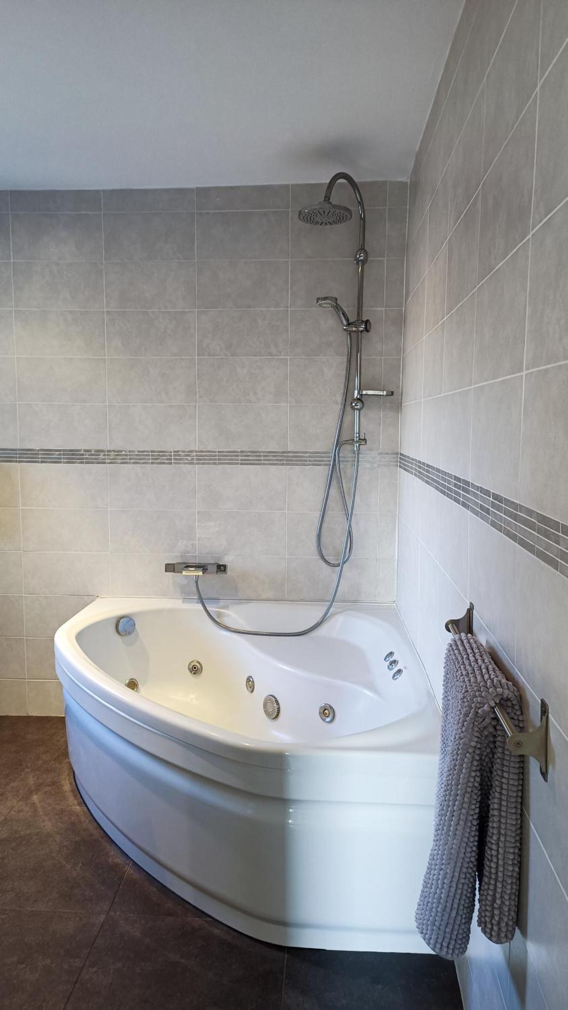 U Casone, B&W Modern Apartment, Spa, Wifi, Air-Conditioning, Free Parking, Decreasing Prices Aghione Eksteriør billede